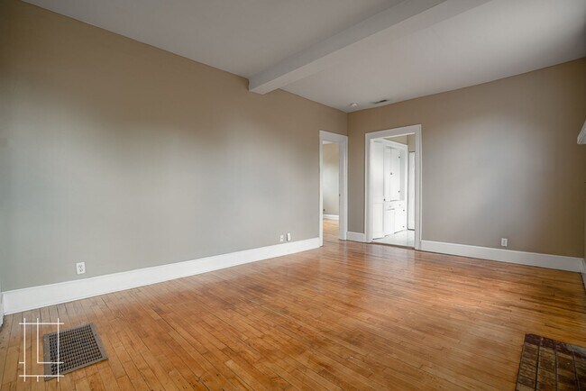 Foto del edificio - 2487-2491 Summit St.