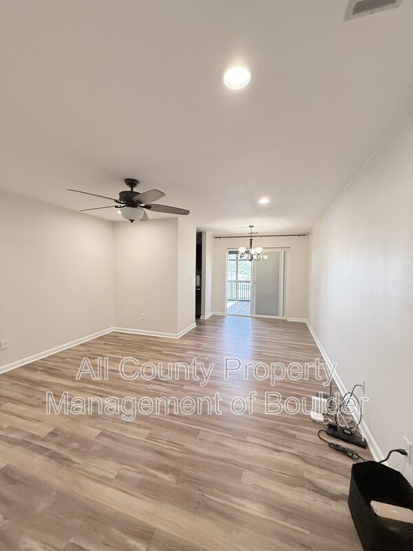 Foto del edificio - 1576 Bradley Dr