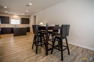 Building Photo - 242 Mossycup Dr