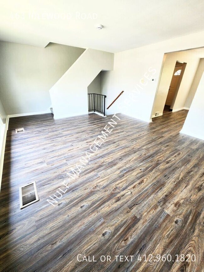 Foto del edificio - 463 Idlewood Rd