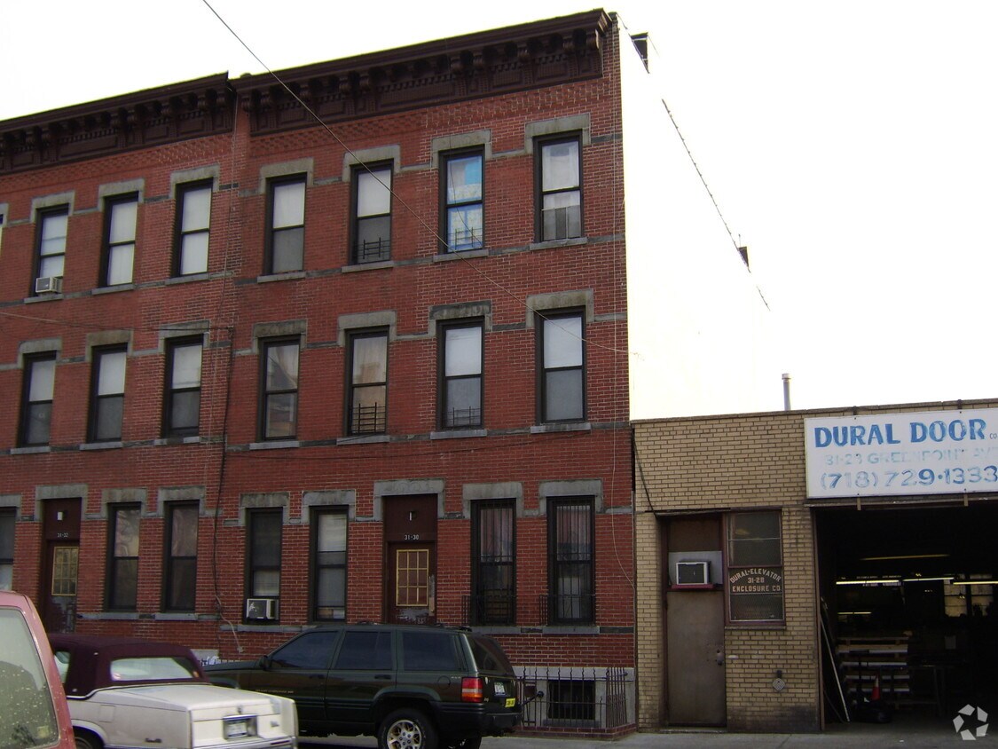 Primary Photo - 31-30 Greenpoint Ave