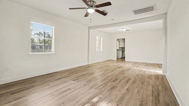 Building Photo - 654 Ridge Dr