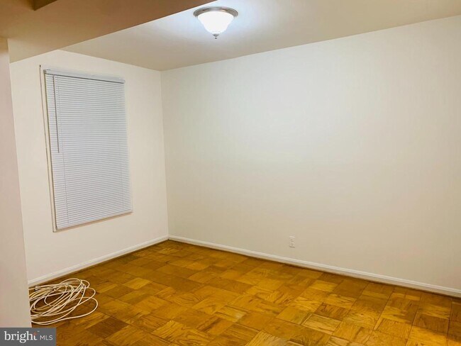 Foto del edificio - 876 Quince Orchard Blvd