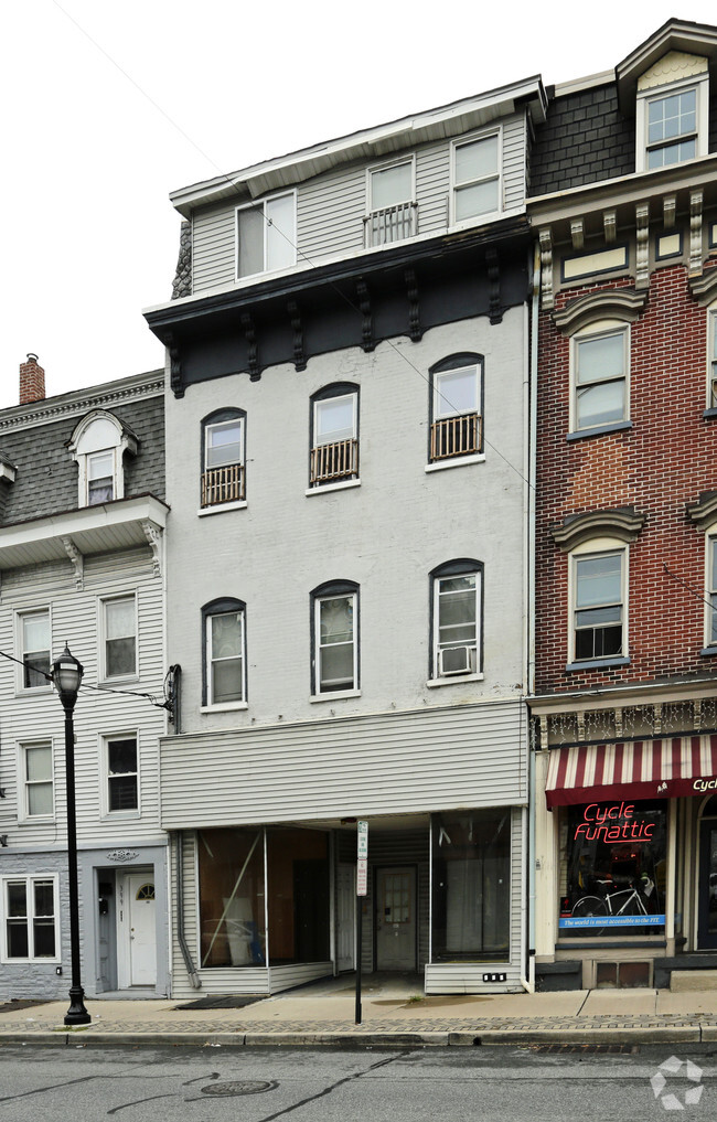 Building Photo - 401 S Main St