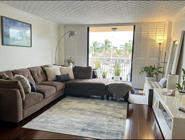 Building Photo - 2450 NE 135th St