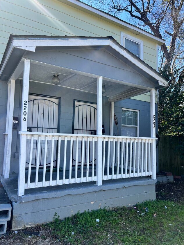 Primary Photo - 2208 Roosevelt Ave