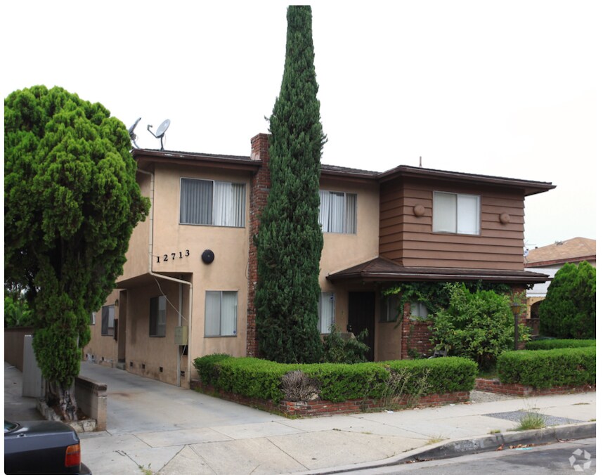 Primary Photo - 12713 Cranbrook Ave
