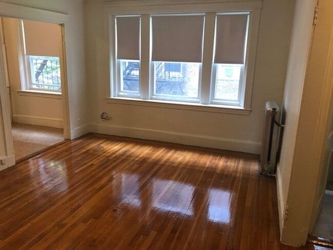 7/1 No Fee! Spacious Studio in elevator building, low move in cost! - 7/1 No Fee! Spacious Studio in elevator building, low move in cost! Apartment