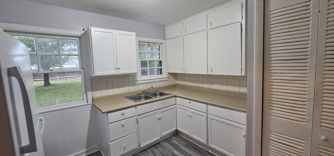 Foto del edificio - 1036 N Ash St