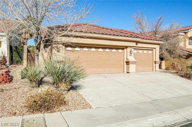 Building Photo - 1925 Sierra Oaks Ln