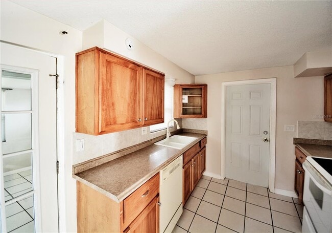 Building Photo - 1754 Debonair Dr