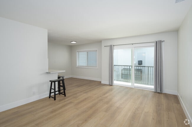 Interior Photo - 811 Buena Vista