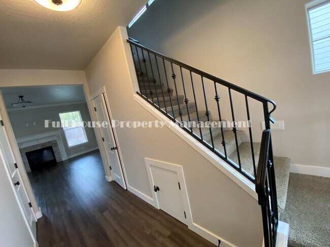 Building Photo - Fantastic Two Story 4 Bedroom/ 2.5 Bath Ho...