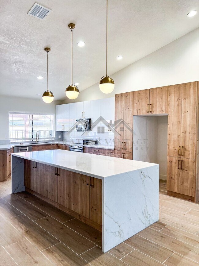 Foto del edificio - 1966 E Belmont Dr