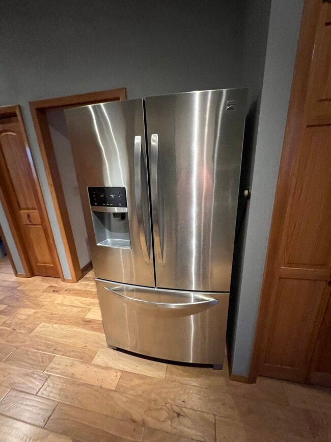 Building Photo - 1007 NW Lake St