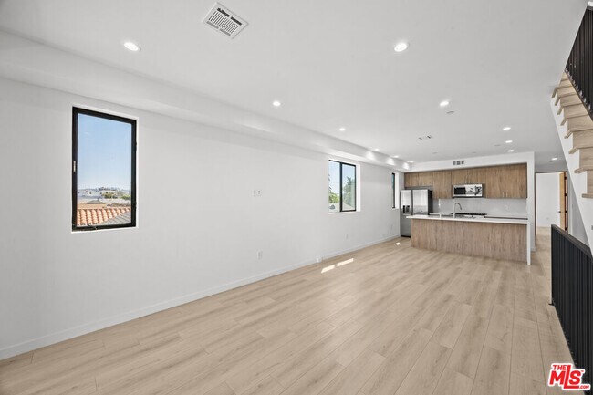 Foto del edificio - 2123 Cloverdale Ave