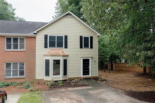 Building Photo - Room in Townhome on Cooper Lake Dr SE