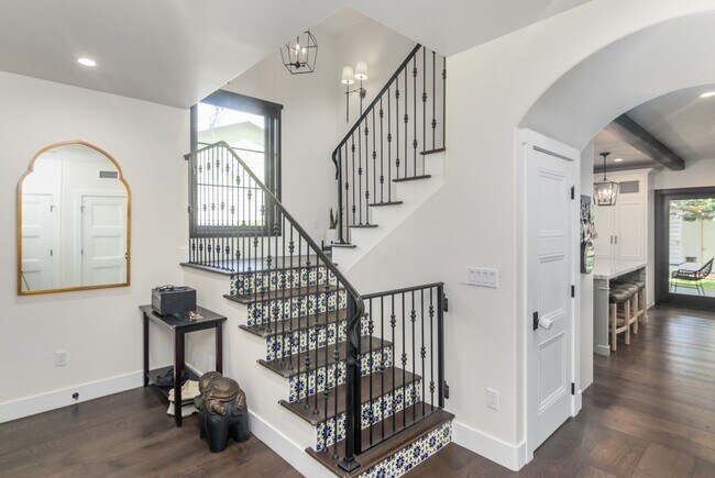 Building Photo - Prime Single Family Home