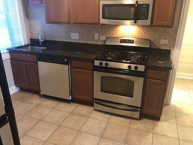 Foto principal - 3800 W Irving Park Rd