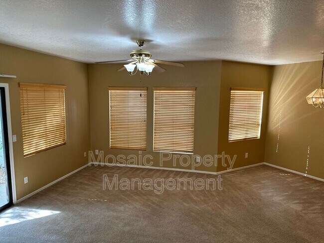 Foto del edificio - 280 S Elizabeth Way