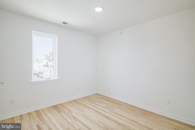 Foto del edificio - 1842 E Harold St