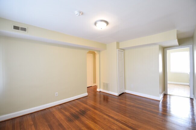 Foto del edificio - 5033 Hanna Plz SE