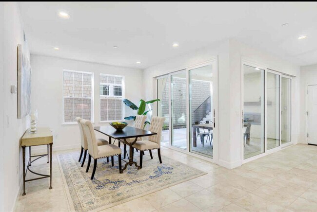 Building Photo - 1025 Forbes Ln