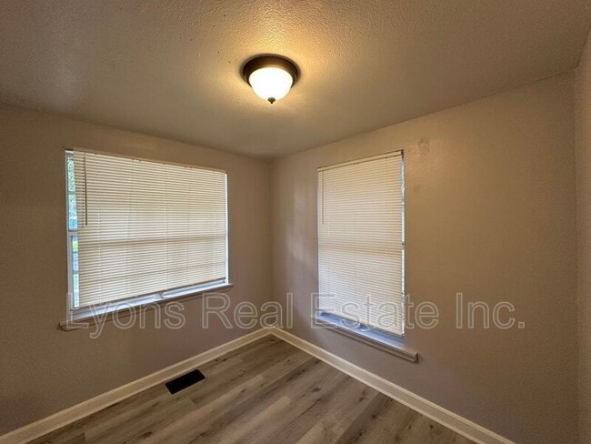 Photo - 2115 Crawford St Apartment