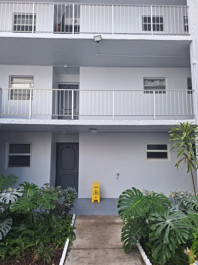 Foto del edificio - 9441 Live Oak Pl