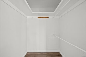 Building Photo - 10528 1/2 Hillhaven Ave