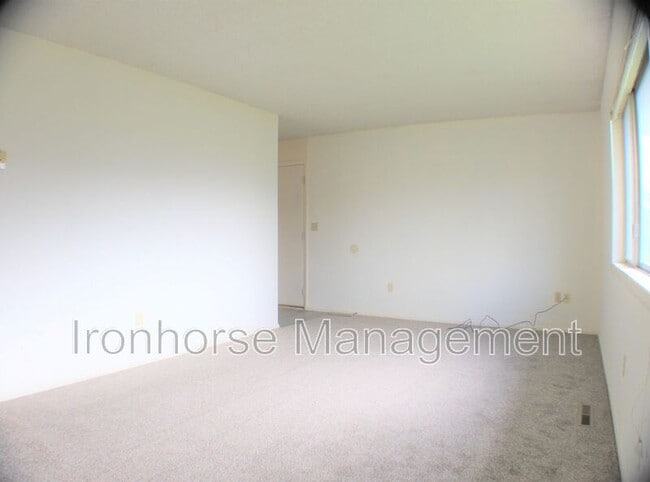 Building Photo - 411 N 16th Ave