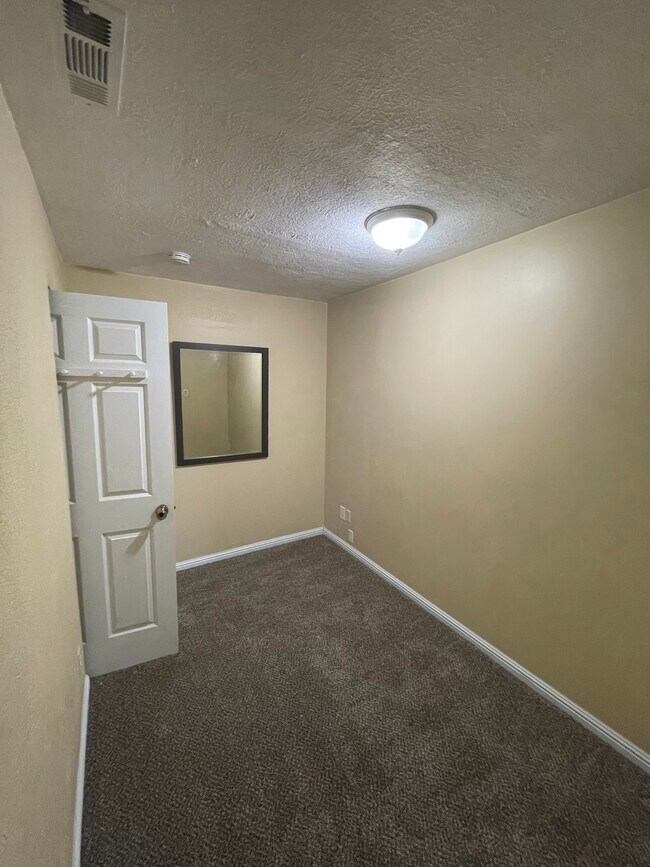 Building Photo - 2760 Bowhill Ln
