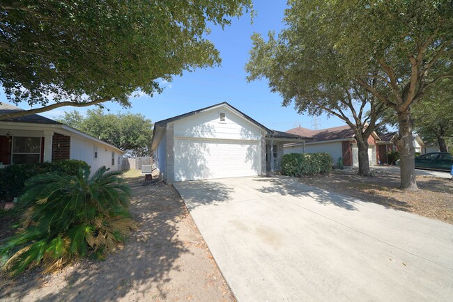 Building Photo - Great 3/2 Single Story Home Now Available ...