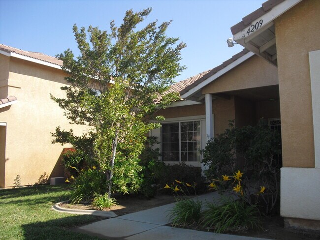 Foto del edificio - 4209 Grandview Dr