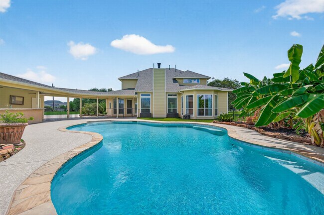 Foto del edificio - 19634 Stone Lake Dr