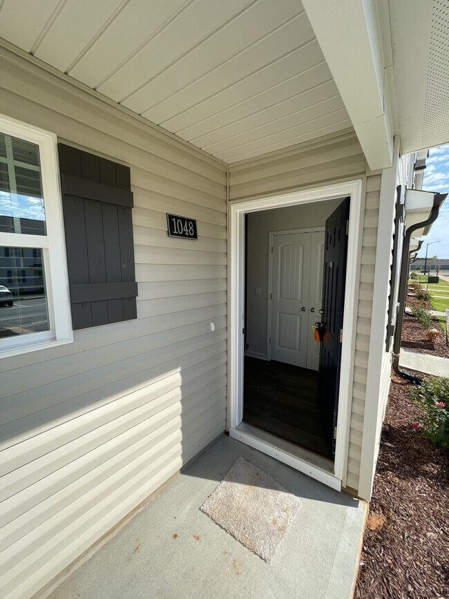 Foto del edificio - 3 Bd 2.5 Ba Townhome