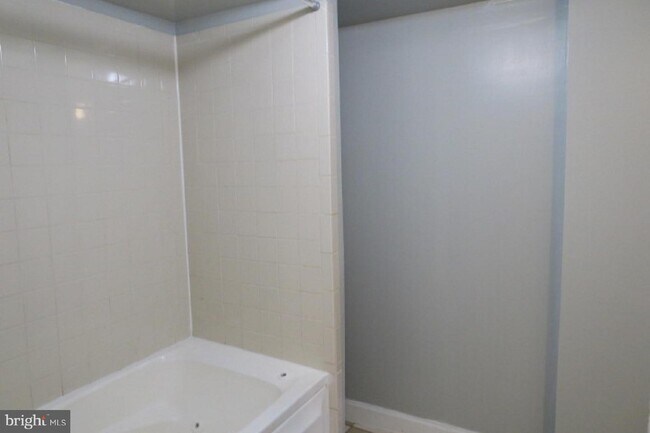 Foto del edificio - 1031-BASEMENT Park Rd NW