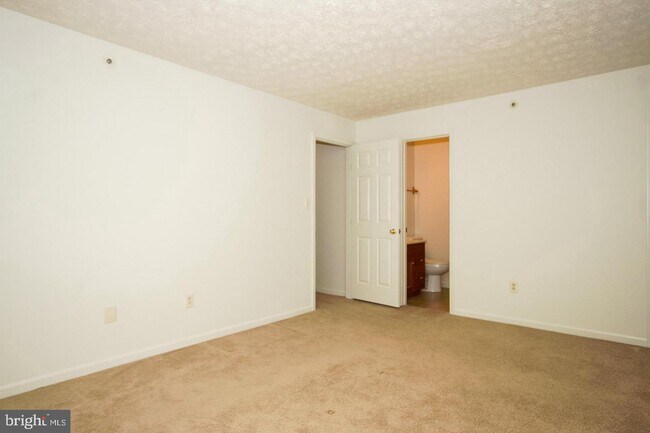 Building Photo - 1341 Greenbriar Cir