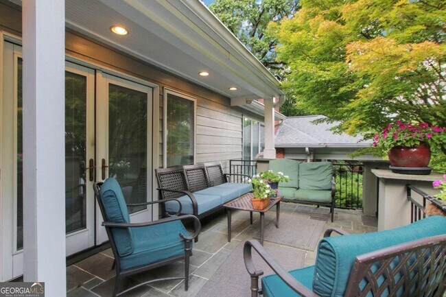 Foto del edificio - 925 Highland Terrace NE