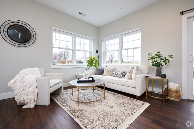 Building Photo - Doud Luxury Apartment Homes - 1, 2, and 3 Bedrooms