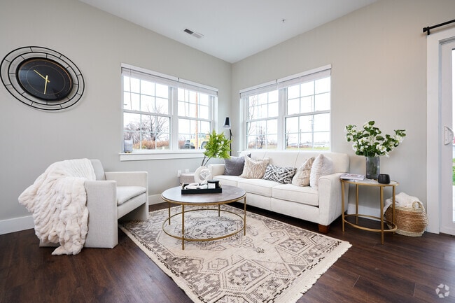 Building Photo - Doud Luxury Apartment Homes - 1, 2, and 3 Bedrooms