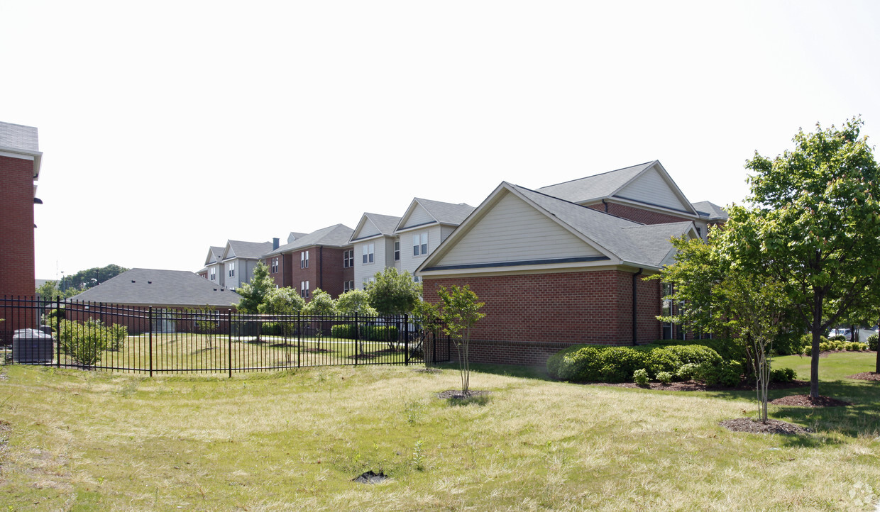 Building Photo - Village Pointe Apartments