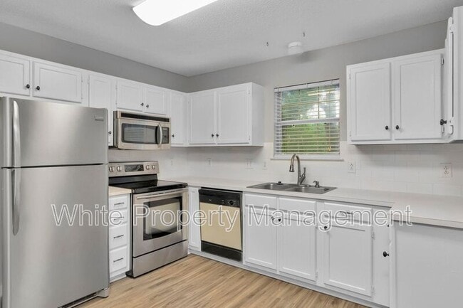Building Photo - 3501 Sassafras Trail