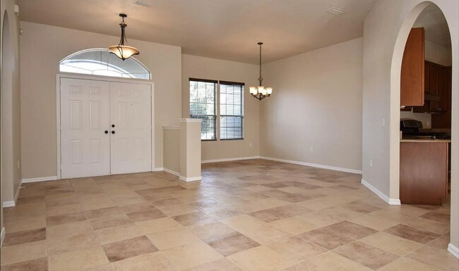Building Photo - 4 Bedroom 3 Bathroom Home in Brookfield