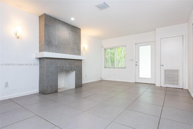 Foto del edificio - 330 NE 86th St