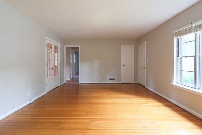 Building Photo - 5608 Indianola Ave