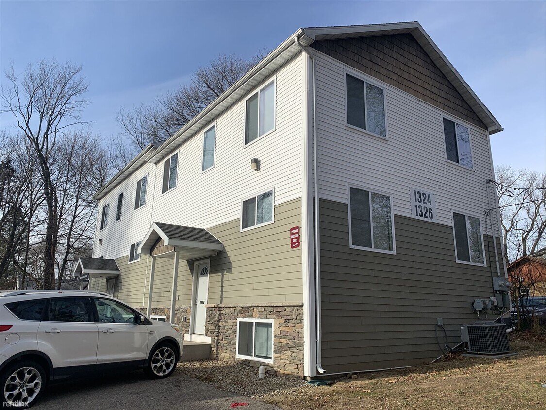 Primary Photo - 1324 Knollwood Ave