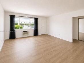 Building Photo - 2250 Bay Dr