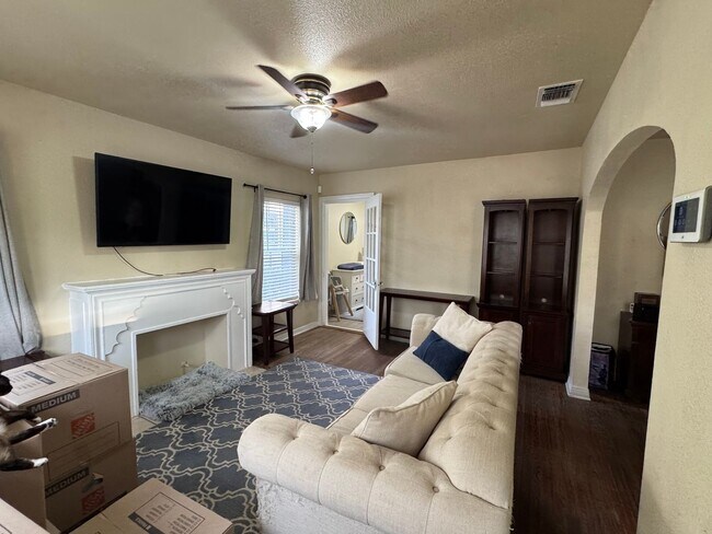 Photo - 2/1 Home Available for Immediate Move In!