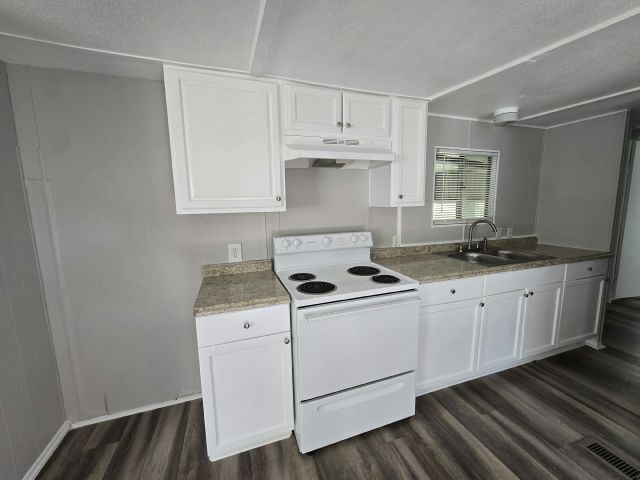 Building Photo - 2850 New Tampa Hwy
